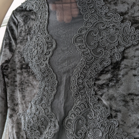 (new with tag) beautiful black velvet dress from French Connection, size 2 - Picture 7 of 8